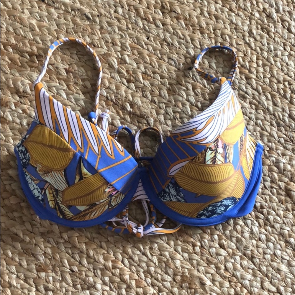 NWOT MAAJI Bikini Top
